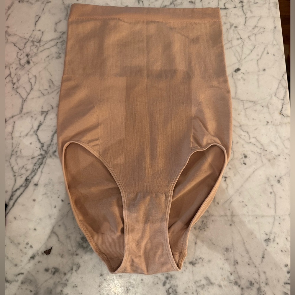 Skinneez skincare wear shaper. Small, new without tags